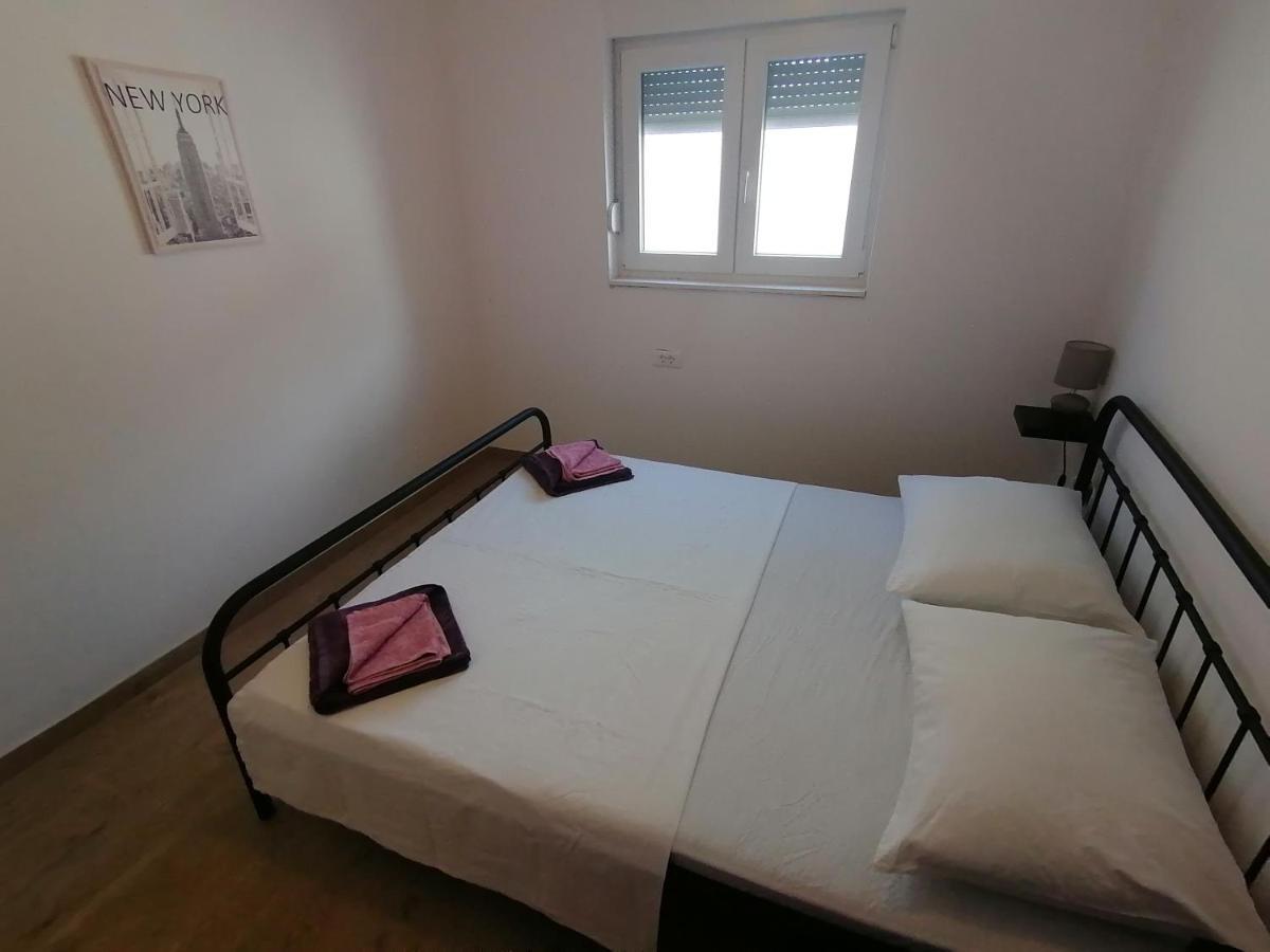 Villa Marta 3 Bedrooms, 2 Baths And Pool Kaštel Štafilić Екстериор снимка