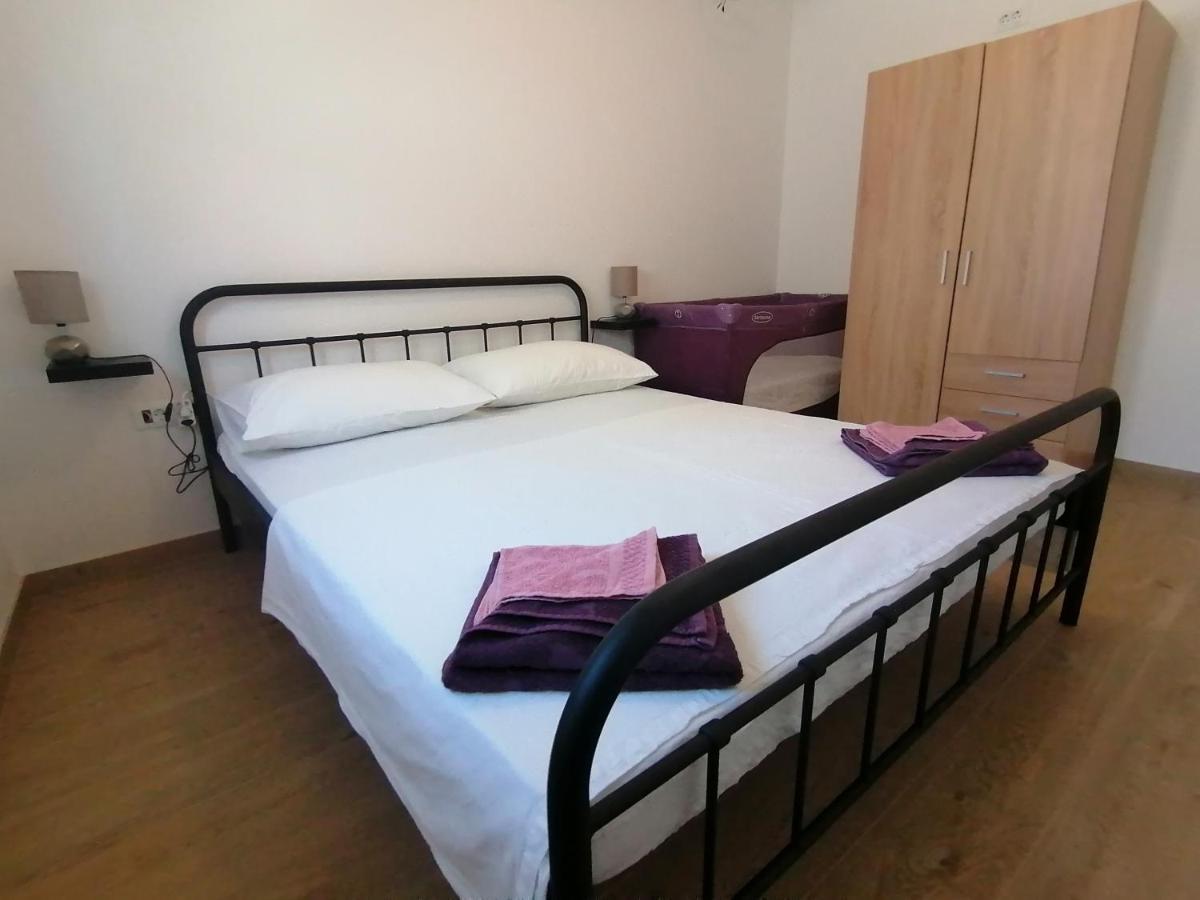 Villa Marta 3 Bedrooms, 2 Baths And Pool Kaštel Štafilić Екстериор снимка