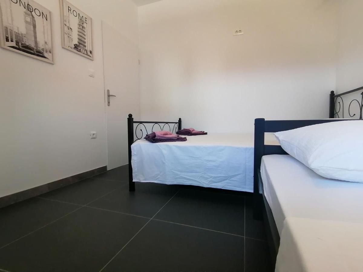 Villa Marta 3 Bedrooms, 2 Baths And Pool Kaštel Štafilić Екстериор снимка