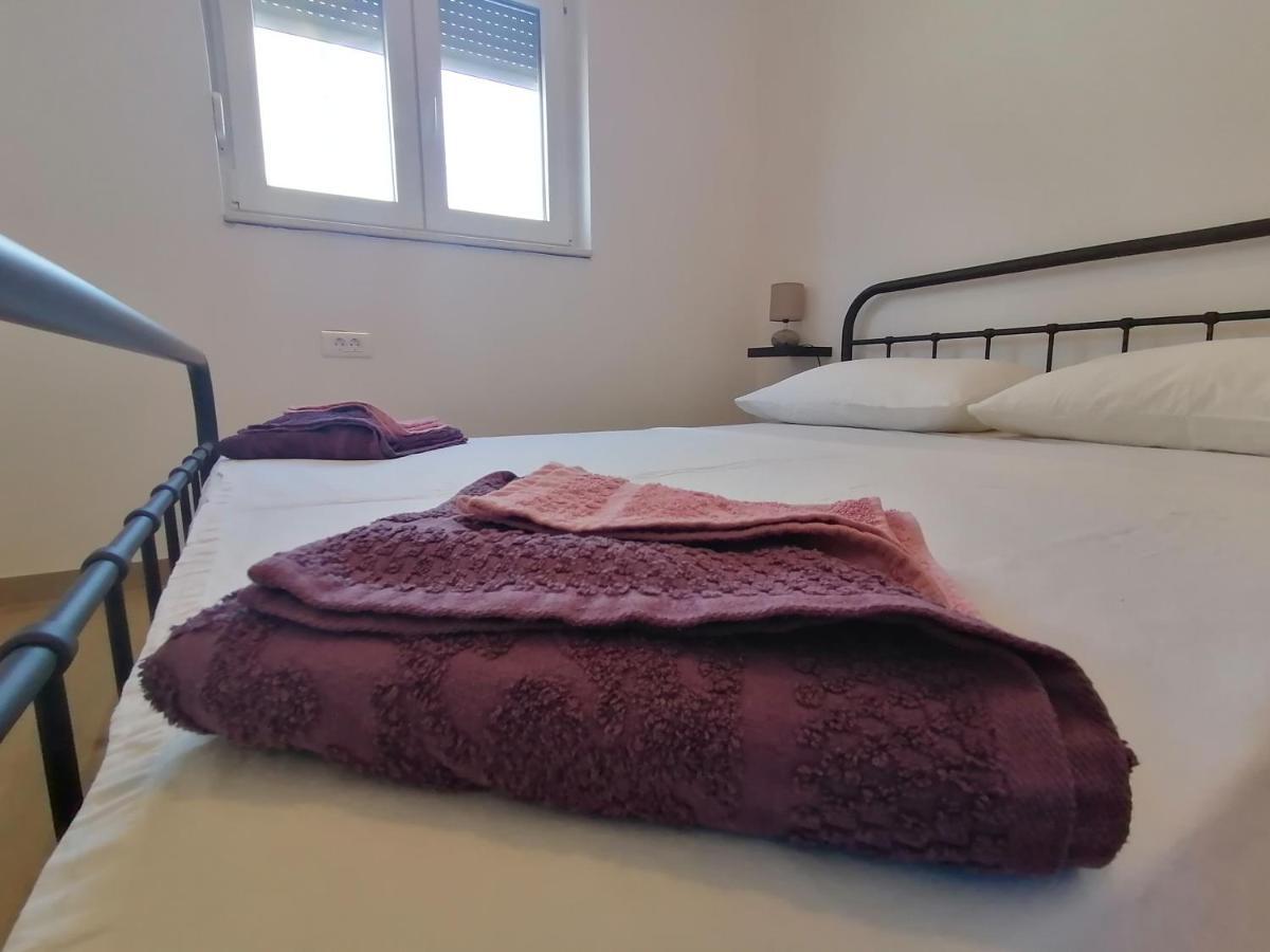 Villa Marta 3 Bedrooms, 2 Baths And Pool Kaštel Štafilić Екстериор снимка