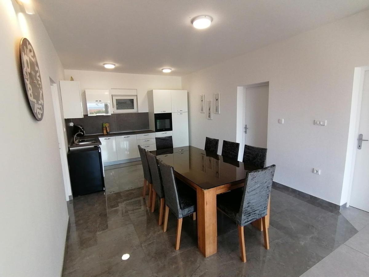 Villa Marta 3 Bedrooms, 2 Baths And Pool Kaštel Štafilić Екстериор снимка