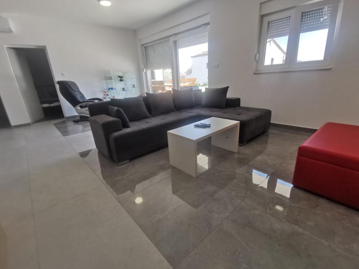 Villa Marta 3 Bedrooms, 2 Baths And Pool Kaštel Štafilić Екстериор снимка