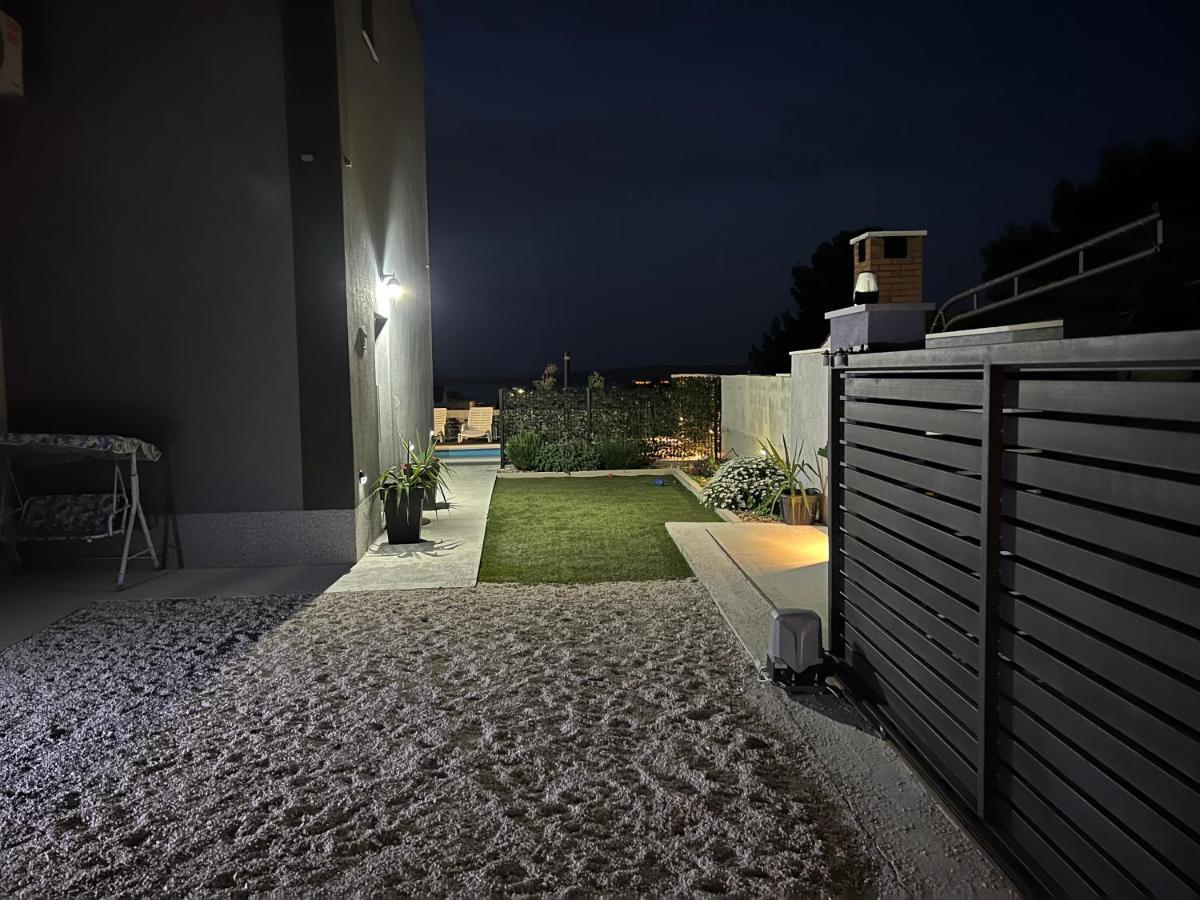 Villa Marta 3 Bedrooms, 2 Baths And Pool Kaštel Štafilić Екстериор снимка
