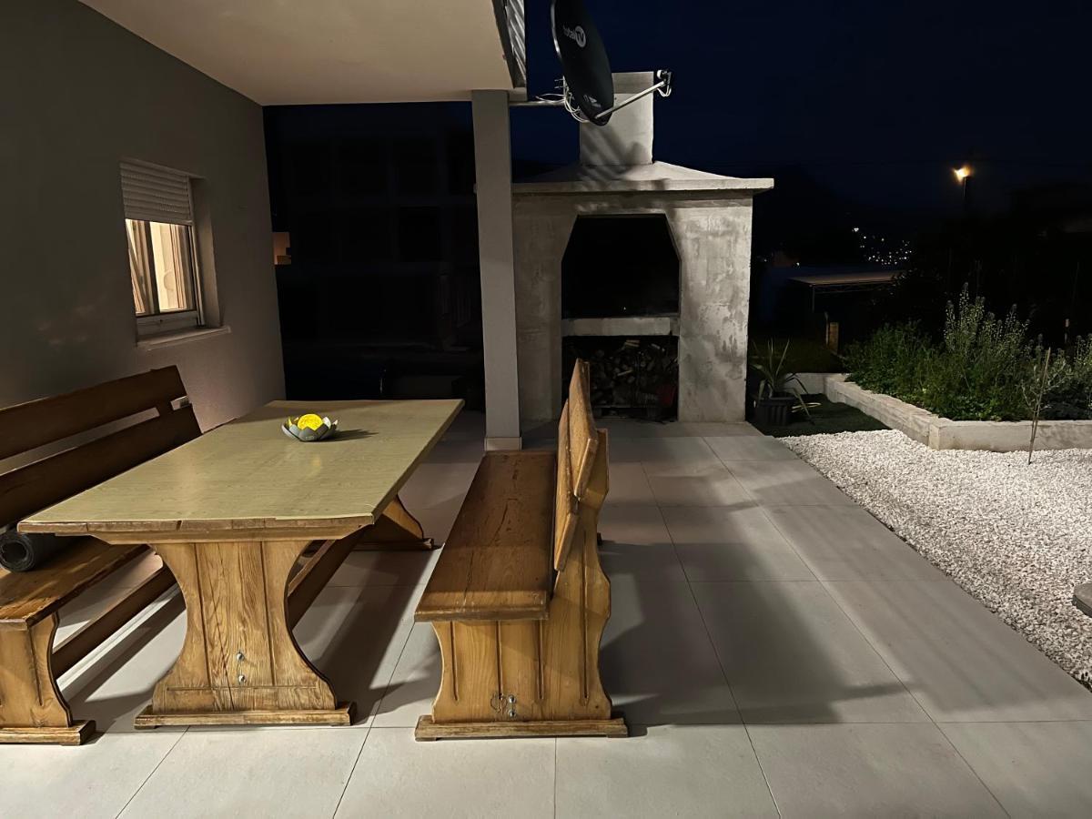Villa Marta 3 Bedrooms, 2 Baths And Pool Kaštel Štafilić Екстериор снимка